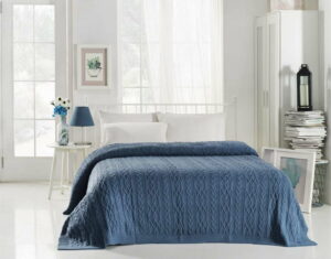 Atramentově modrý přehoz přes postel Knit