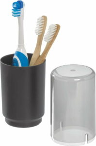 Černý kelímek na zubní kartáčky s poklopem iDesign Austin iDesign
