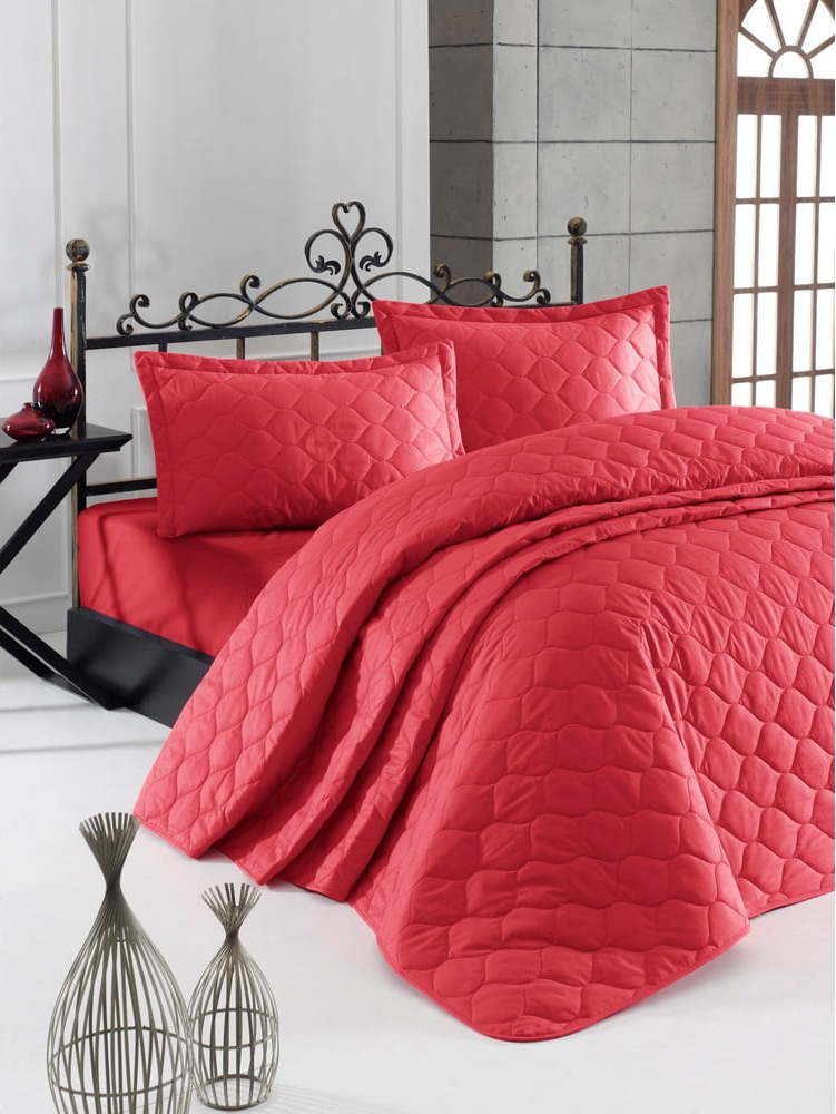 Červený přehoz přes postel s povlakem na polštář z ranforce bavlny EnLora Home Fresh