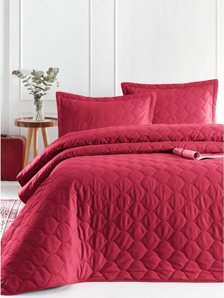Tmavě červený přehoz přes postel se 2 povlaky na polštář z ranforce bavlny EnLora Home Fresh