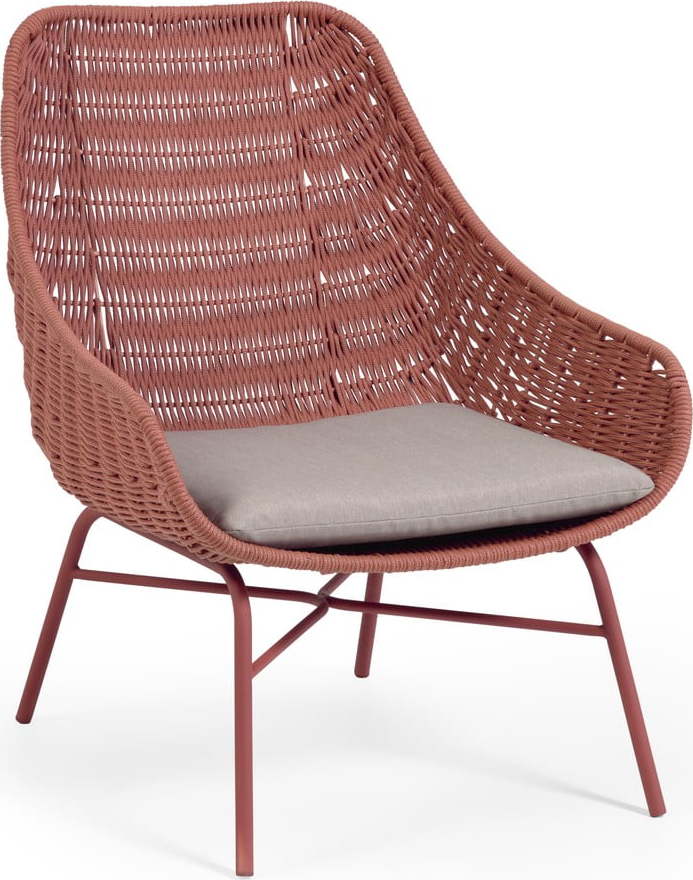 Zahradní křeslo v terakotové barvě La Forma Abeli Kave Home