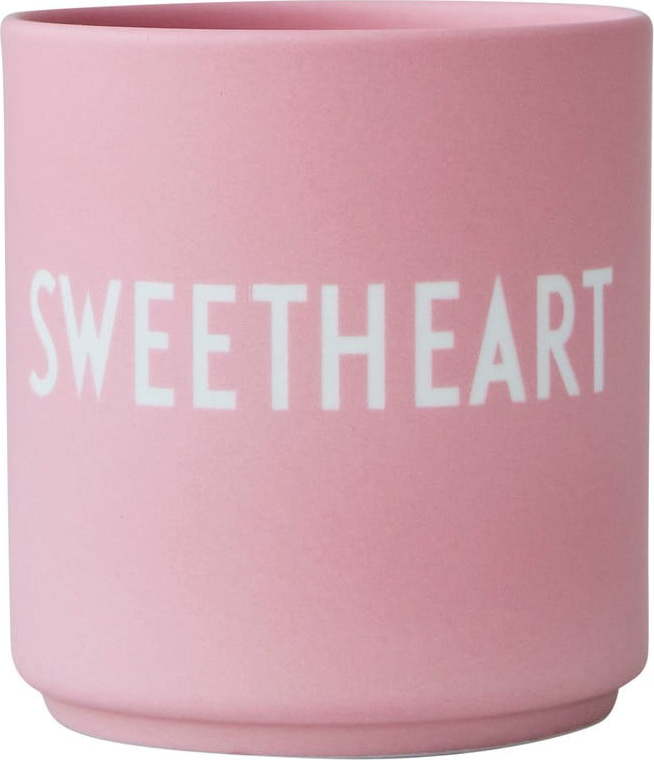 Růžový porcelánový šálek Design Letters Sweetheart