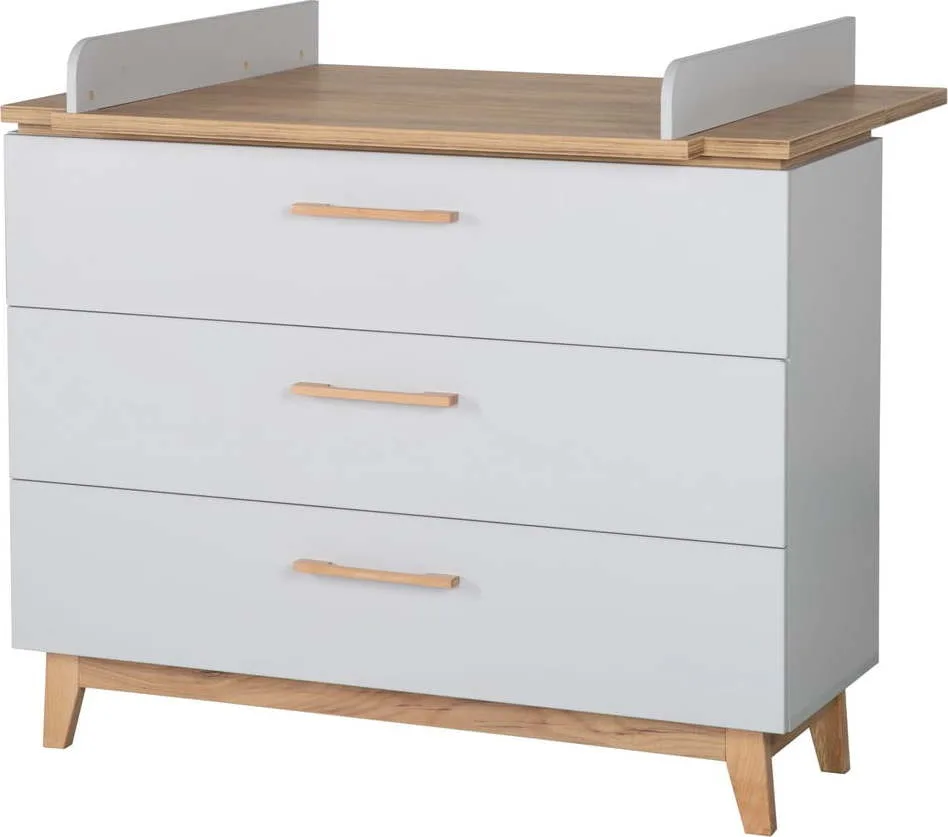 Světle šedá nízká dětská komoda v dekoru dubu s přebalovacím pultem 117x104 cm Caro – Roba