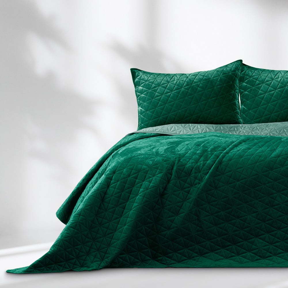 Zelený sametový prošívaný přehoz 220x240 cm Laila – AmeliaHome Restilo