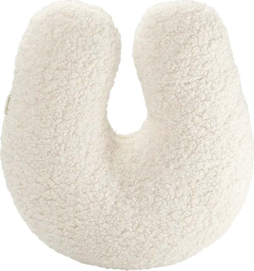 Krémový dětský pohovkový polštář z textilie bouclé U – Wigiwama Wigiwama