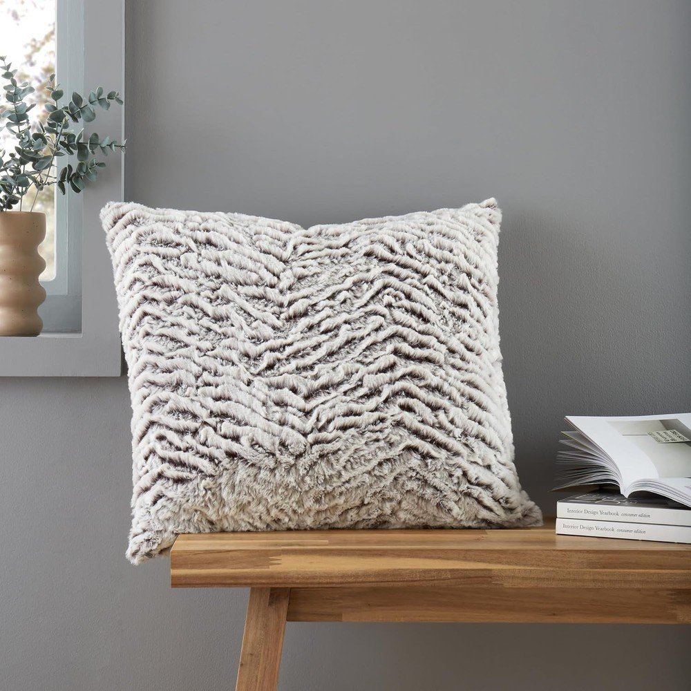 Dekorační polštář z umělé kožešiny 43x43 cm Wolf Faux Fur – Catherine Lansfield Catherine Lansfield