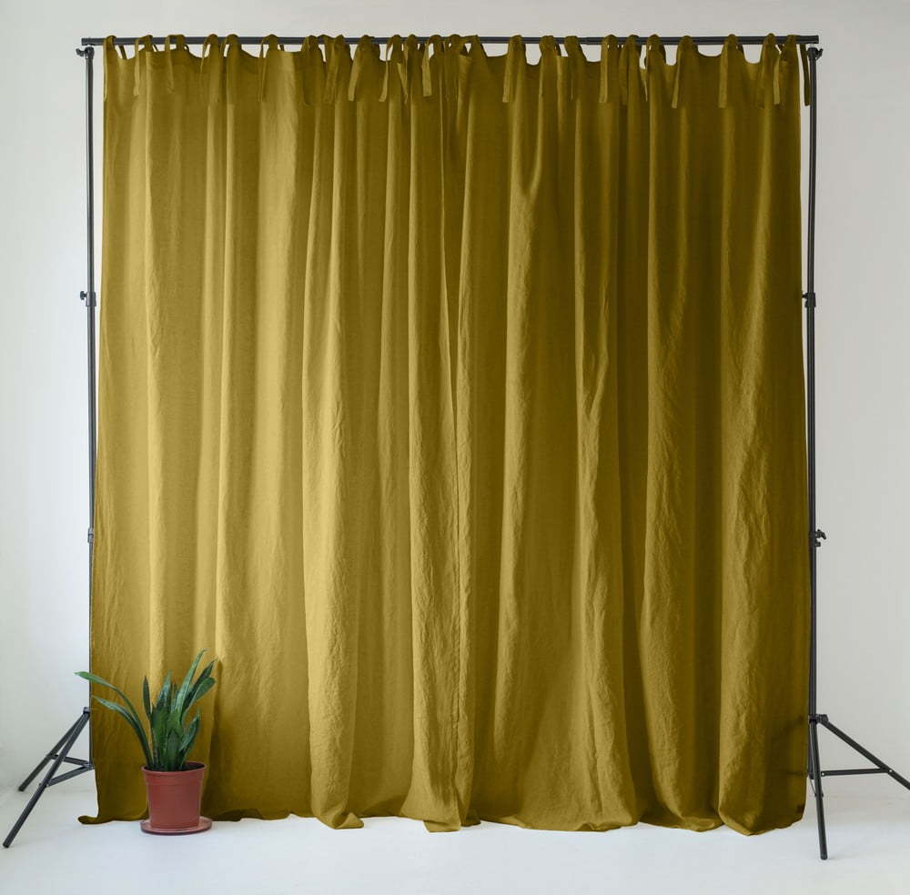 Okrově žlutý/zelený lněný závěs 140x200 cm Moss Green – Linen Tales Linen Tales
