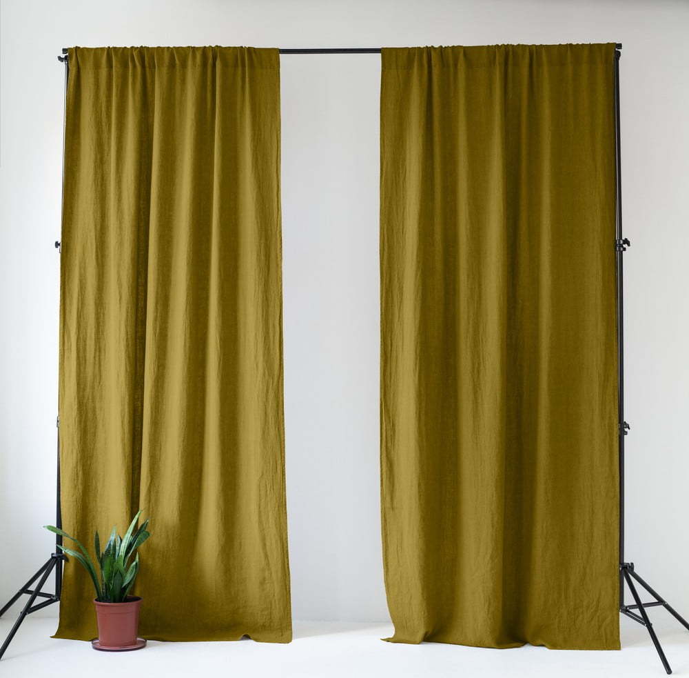 Okrově žlutý/zelený lněný závěs 140x330 cm Moss Green – Linen Tales Linen Tales