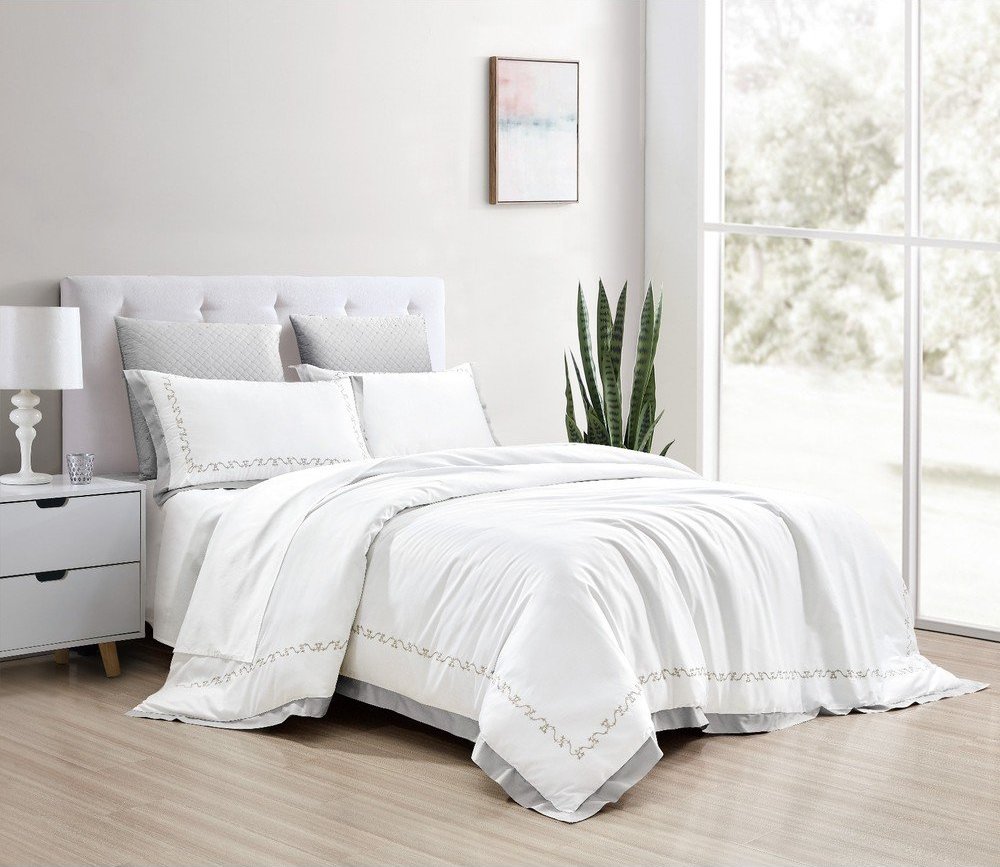 Bílé povlečení na jednolůžko z bavlněného saténu s prostěradlem/6dílné 140x200 cm Diana – Mila Home Luxury Mila Home Luxury