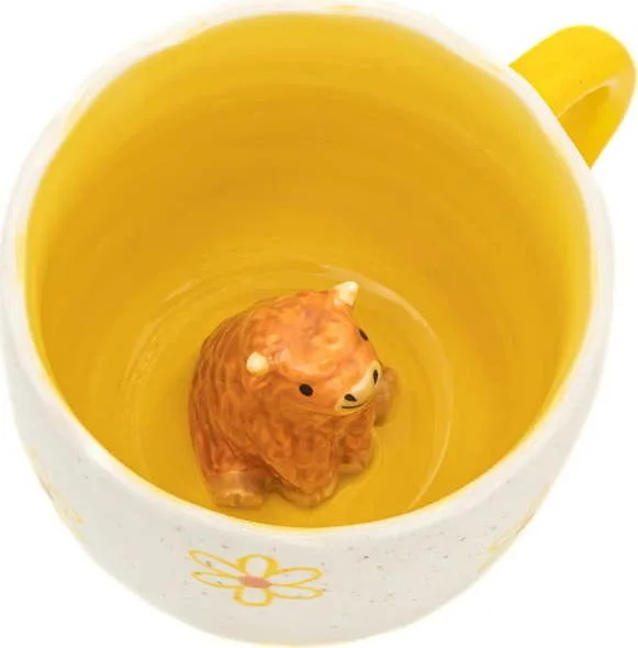 Žlutý/krémový porcelánový hrnek 350 ml Surprise Highland Cow – Sass & Belle