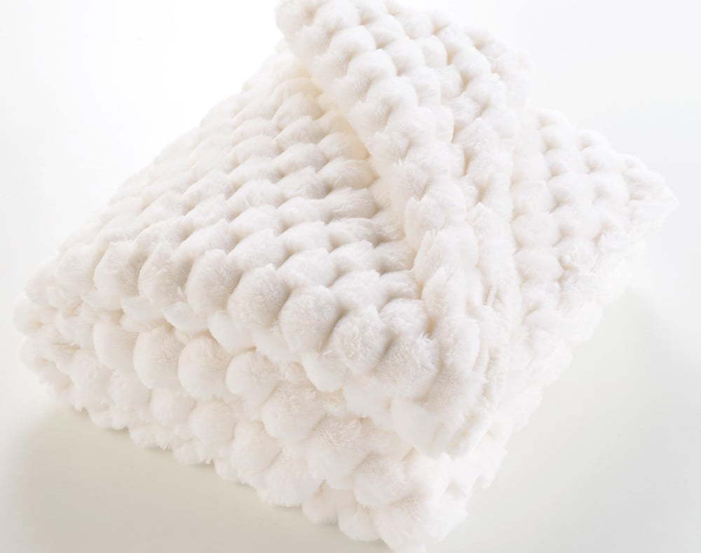 Krémová deka z mikroplyše 180x220 cm Frosty – douceur d'intérieur Douceur d intérieur