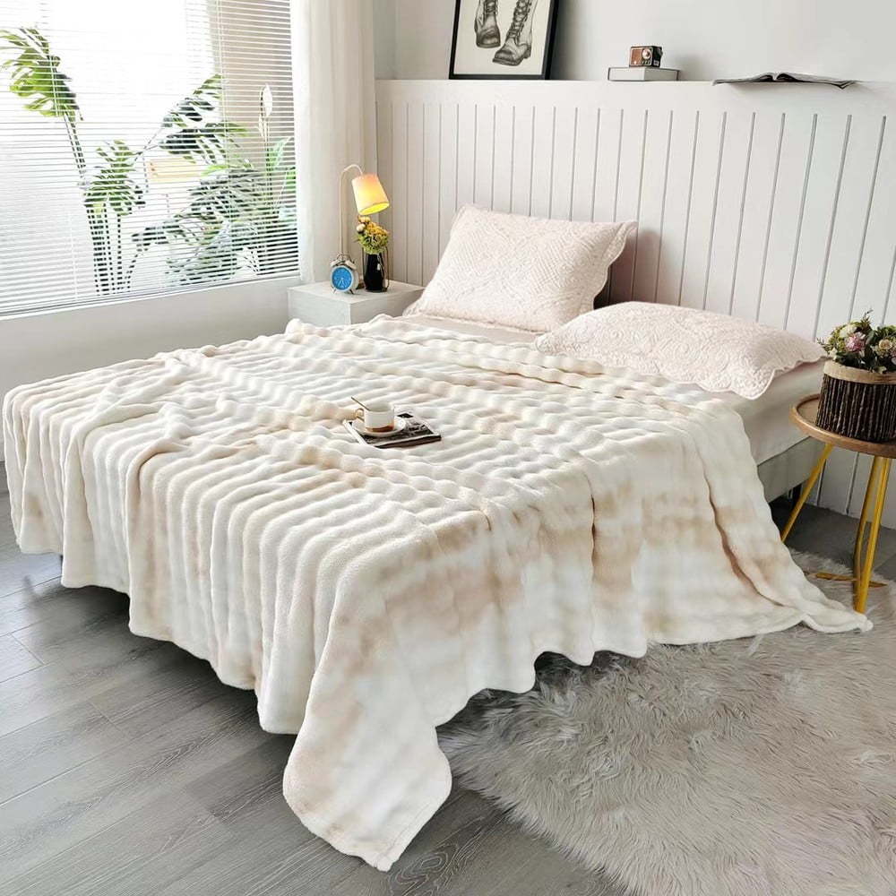 Krémový přehoz z mikroplyše 150x200 cm Victory – My House My House