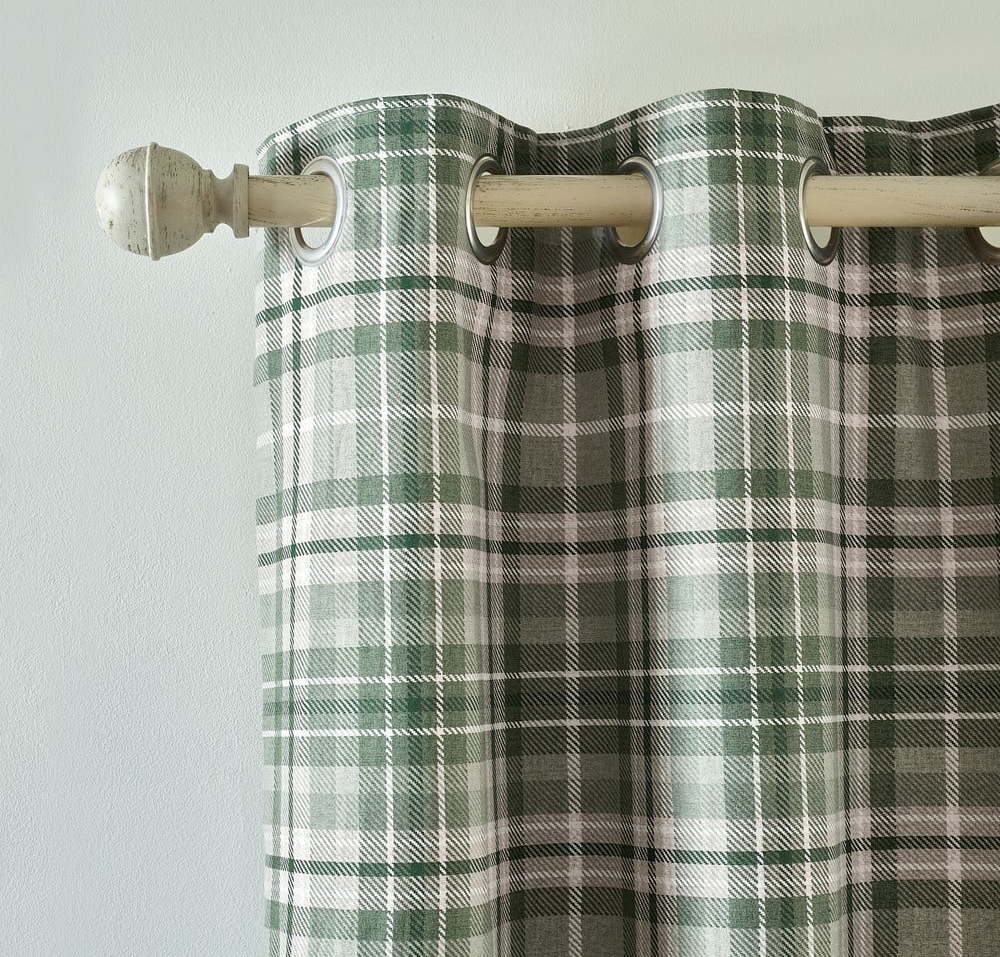 Zelené flanelové termo závěsy v sadě 2 ks 168x183 cm Cullen Thermal Check – Catherine Lansfield Catherine Lansfield
