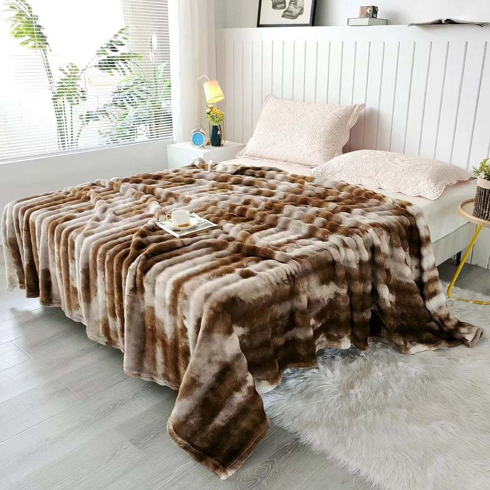 Hnědý přehoz z mikroplyše 150x200 cm Victory – My House My House
