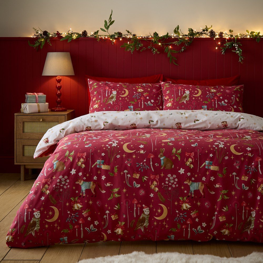 Červené povlečení na dvoulůžko 230x220 cm Christmas Enchanted Twilight – Catherine Lansfield Catherine Lansfield