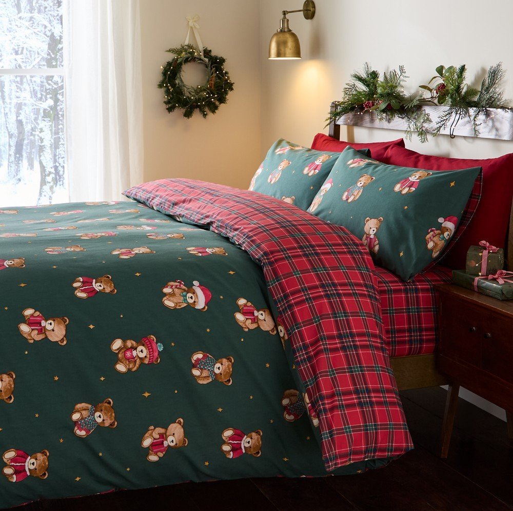 Červené/tmavě zelené povlečení na dvoulůžko 200x200 cm Christmas Tartan Teddy Bear – Catherine Lansfield Catherine Lansfield